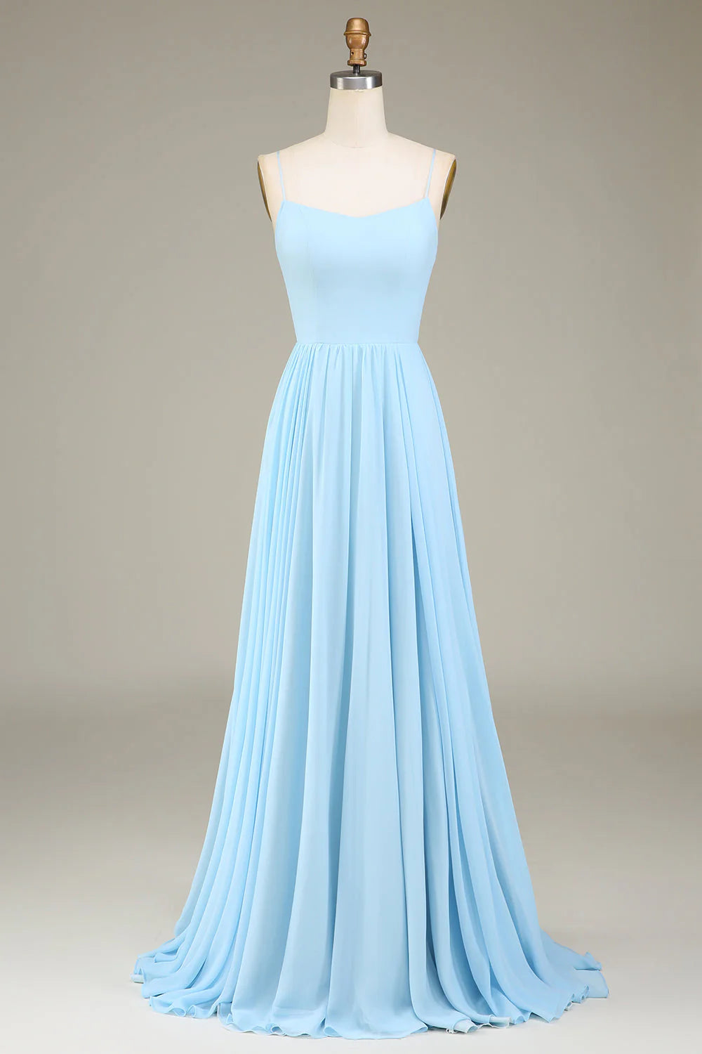 Vestido largo de dama de honor de gasa con tirantes finos y corte en A